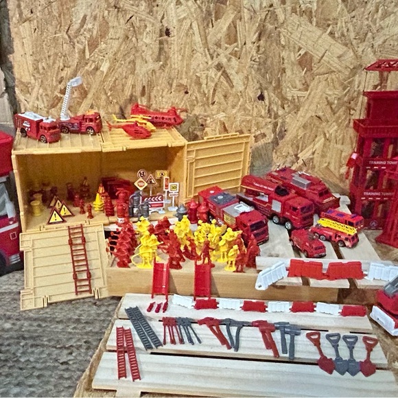Fire truck storage cube,fire fighter action set,firetrucks, 100+ accessories 5+ - Picture 10 of 10